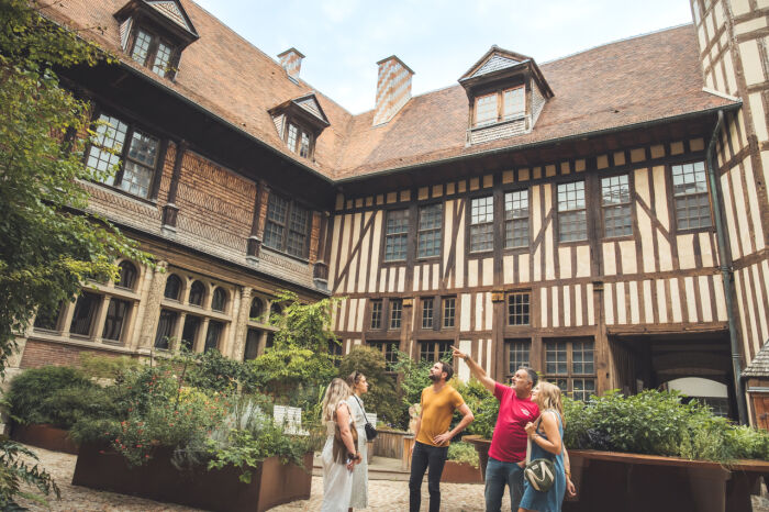 Visite guidée de Troyes 2 - © ARTGE - Pierre Defontaine.jpg ARTGE - Pierre Defontaine