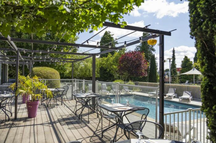 Terrasse et piscine - Grosdard Servanne.jpg Grosdard Servanne