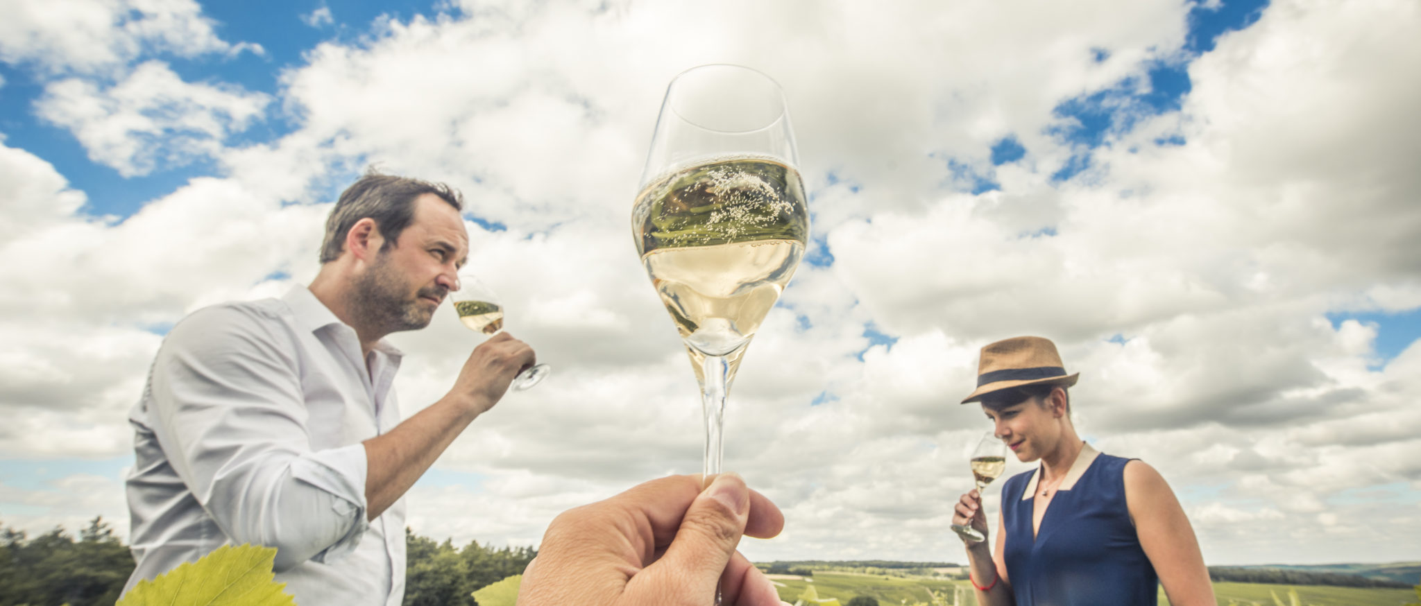 Dégustation dans les vignes - crédit Le Bonheur des gens 2